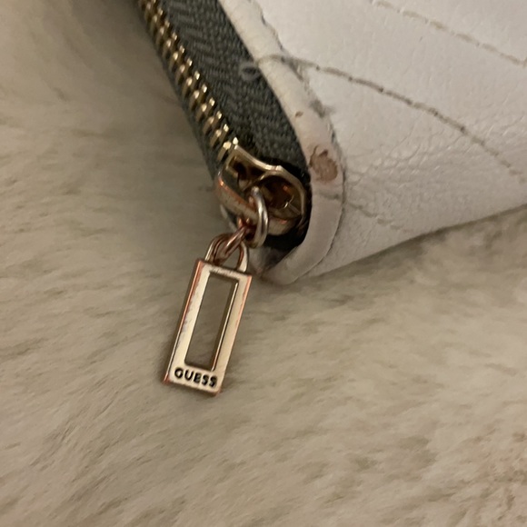 Guess Chevron Classic White Wallet - Picture 12 of 17